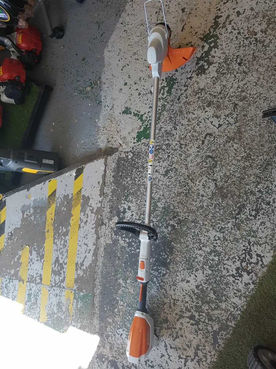 STIHL FSA 57 CORDLESS GRASS TRIMMER SET - Image 1
