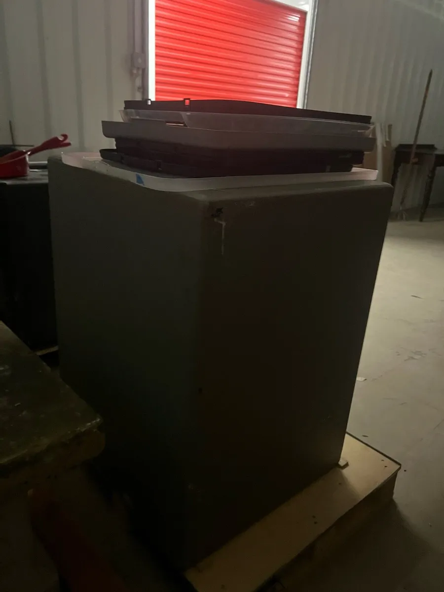 Large Stratford Cashier safe- weighs over 400kg - Image 2