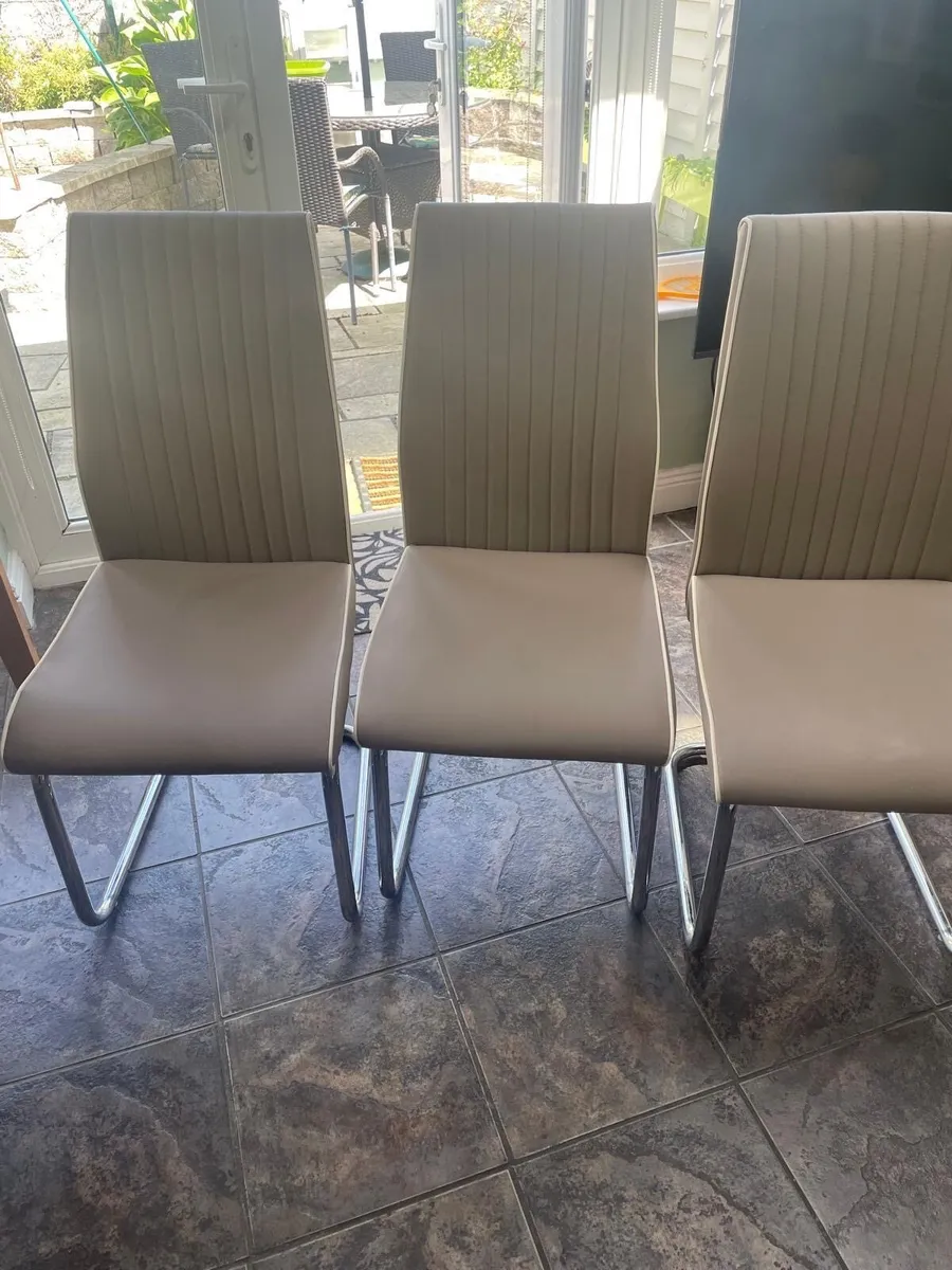 Dining Table and 6 Chairs - Image 3