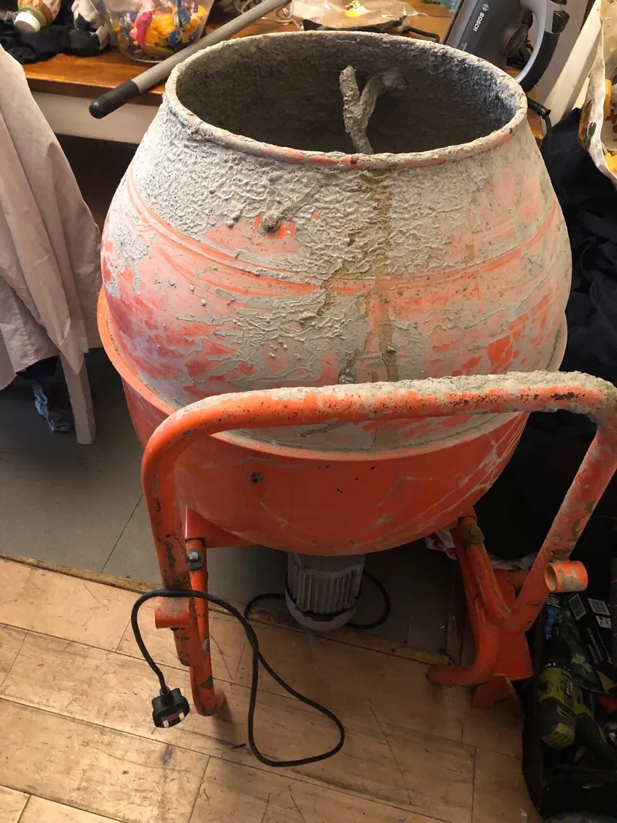 Cement mixer - Image 1