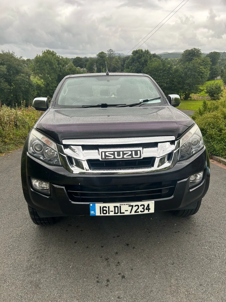 Isuzu D-Max pickup truck - Image 2