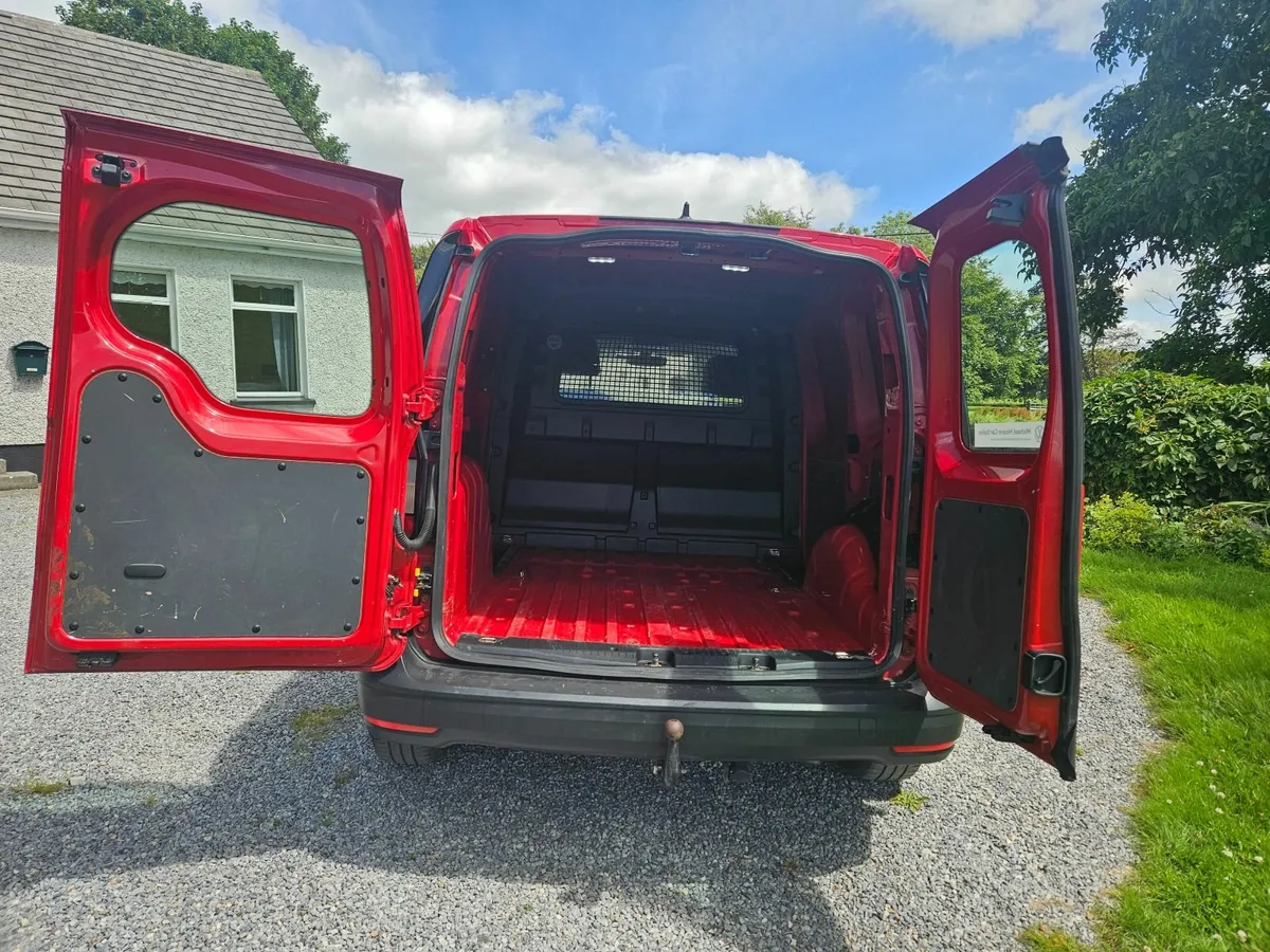 Volkswagen Caddy 2022 - Image 2
