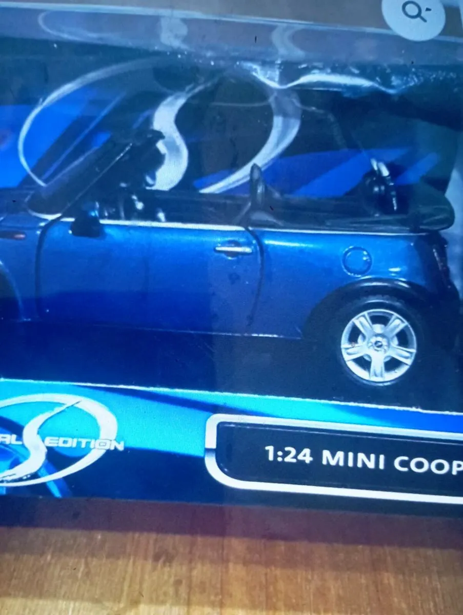 MAISTO  MINI COOPER CABRIO  1-24 SCALE - Image 1