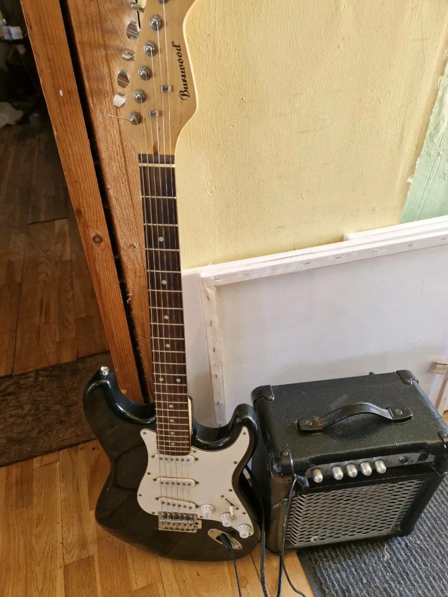 Electric guitar and amp - Image 1
