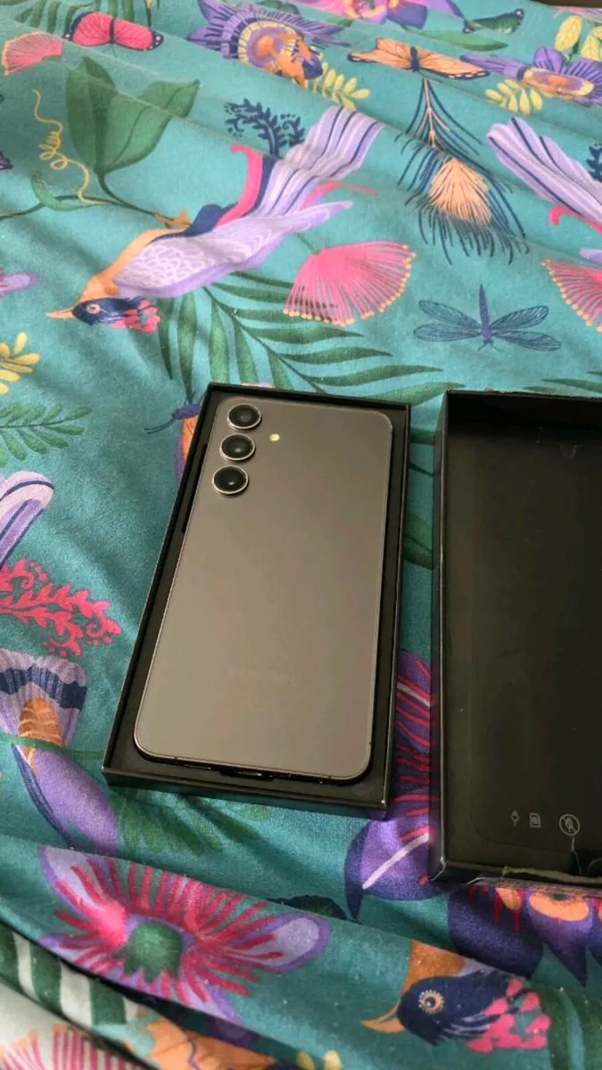 Samsung s24+ *MINT CONDITION* - Image 3