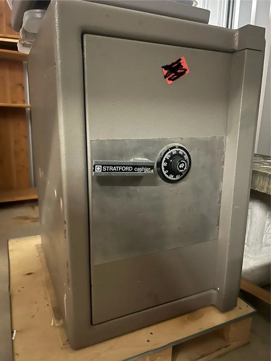 Large Stratford Cashier safe- weighs over 400kg - Image 3