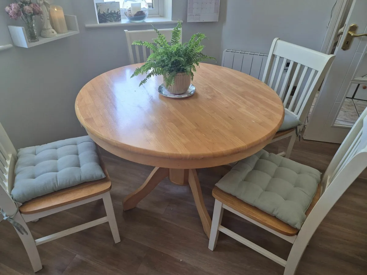 Kitchen/Dining table and 4 chairs