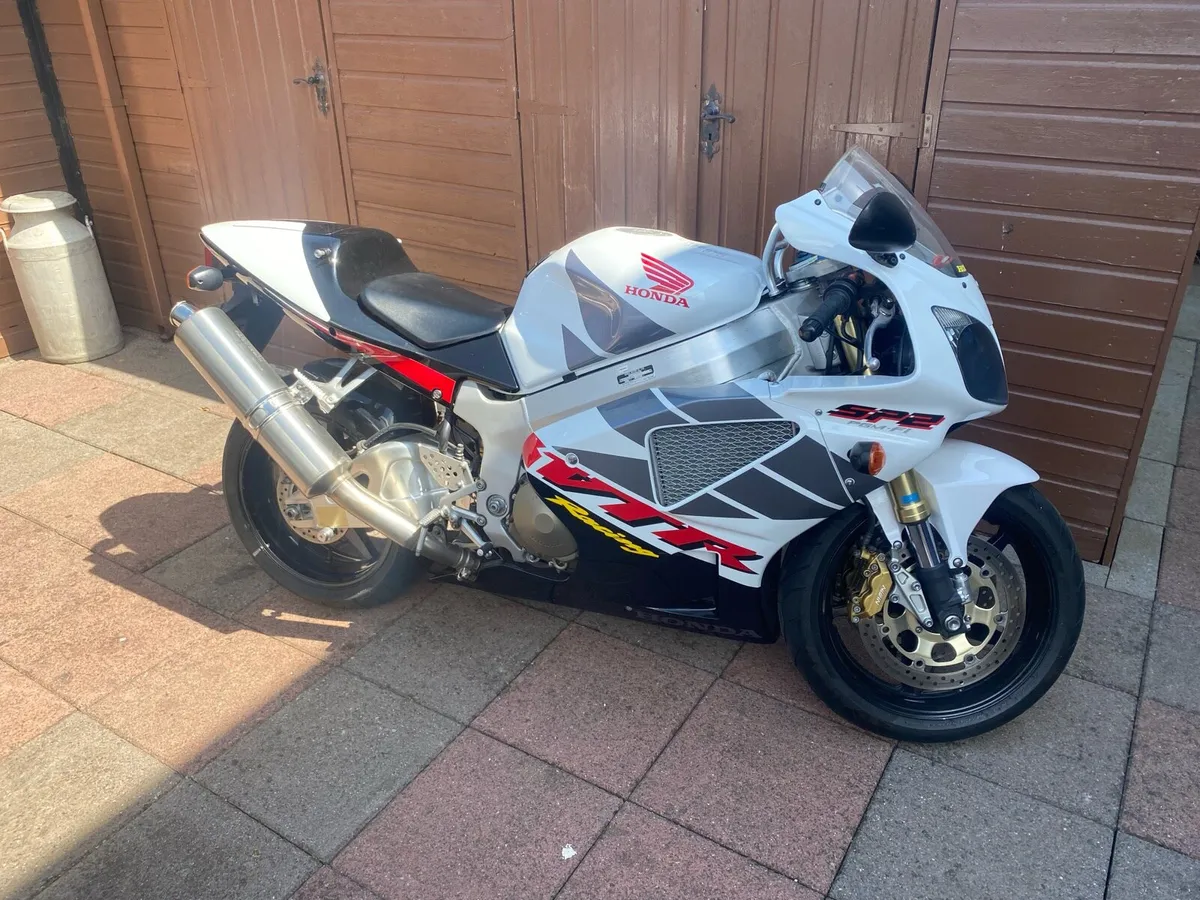 Honda VTR1000 SP2 - Image 1