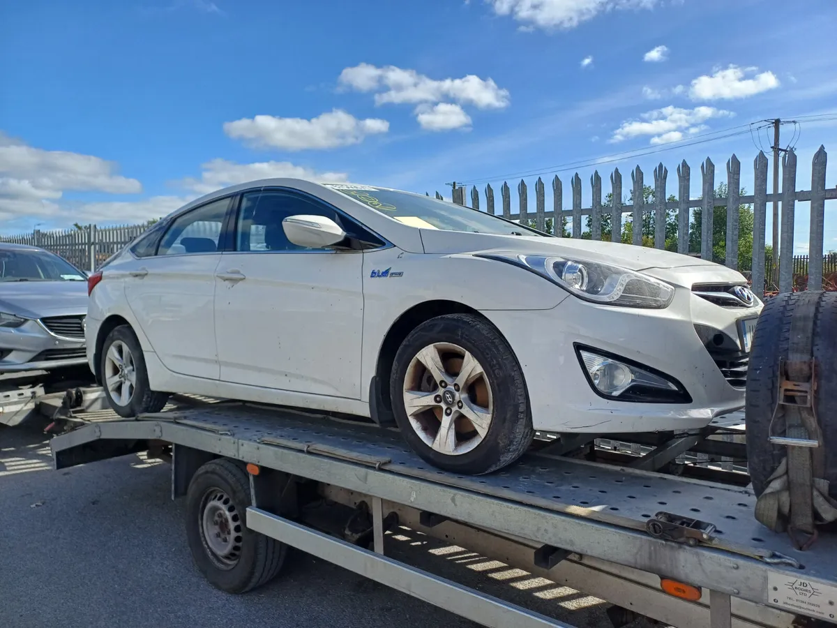 2012 HYUNDAY I40 BREAKING - Image 1