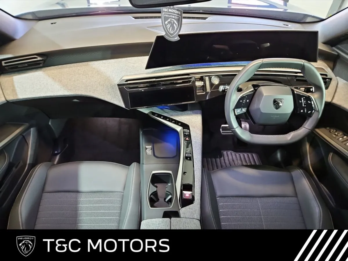Peugeot 3008 73kwh 210BHP Allure 527KM Range - Image 3