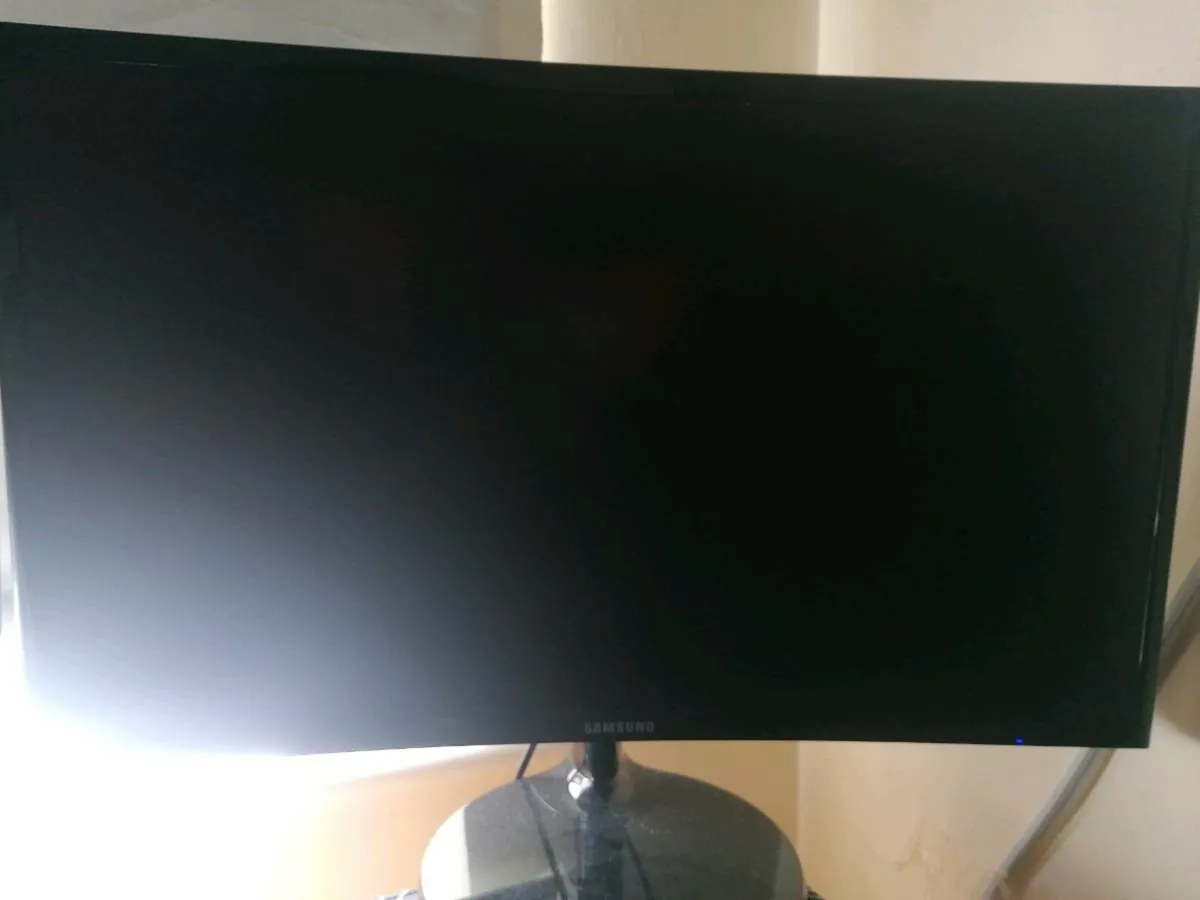 Samsung 75hz monitor curved - Image 1