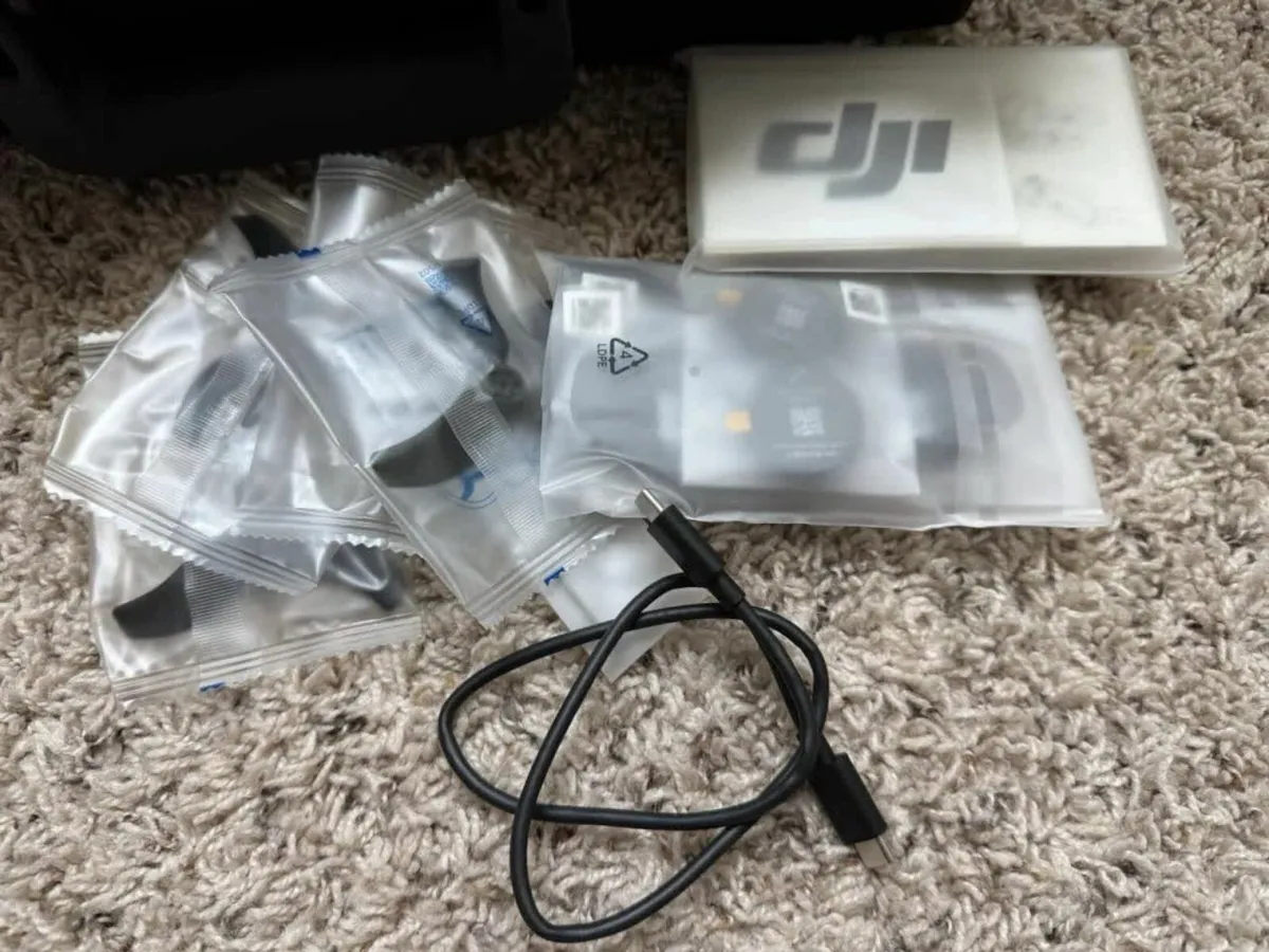 DJI Avata 2 FPV Drone, Goggles and remote control - Image 2
