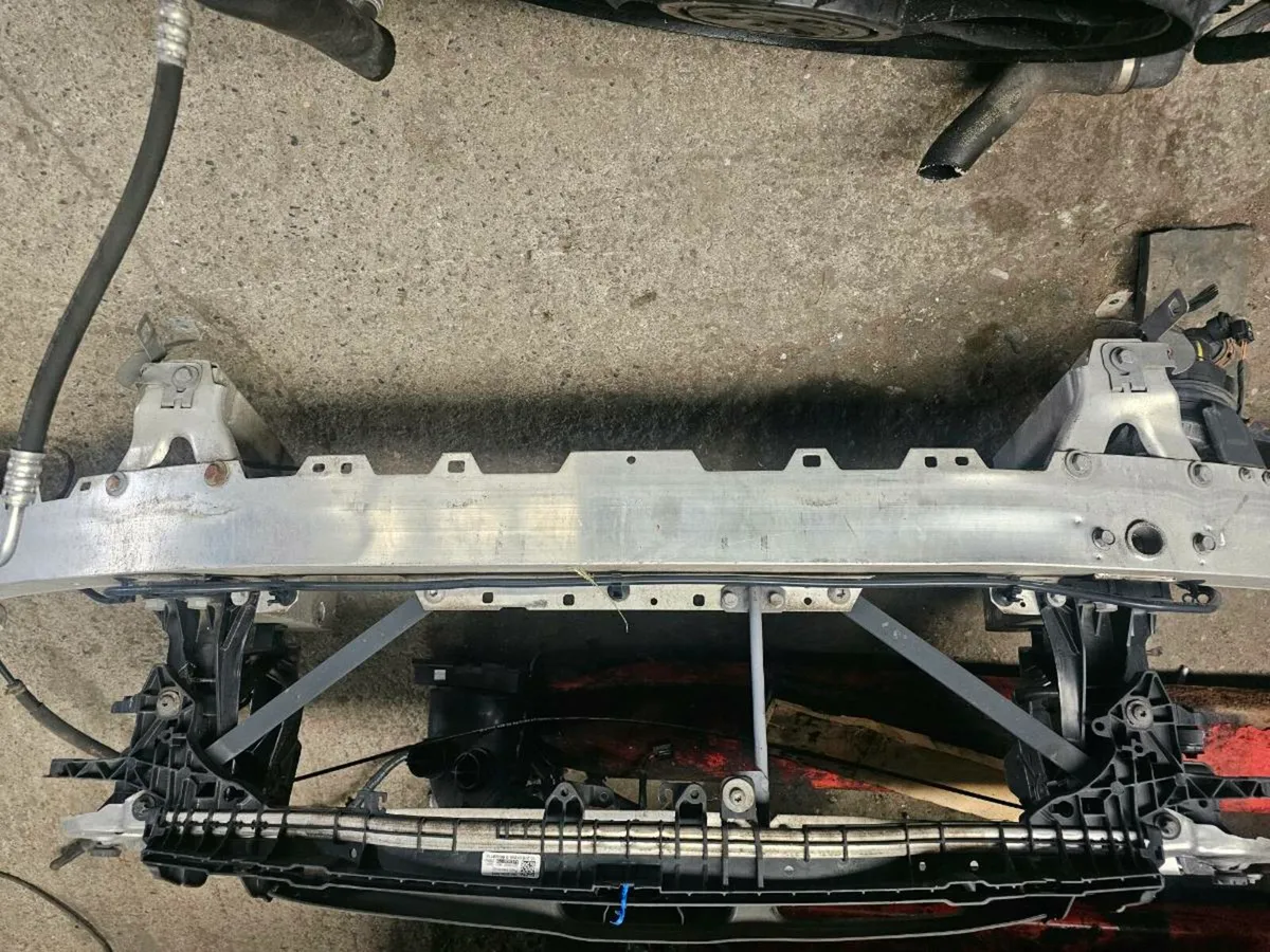 2019 mercedes w213 front panel - Image 1