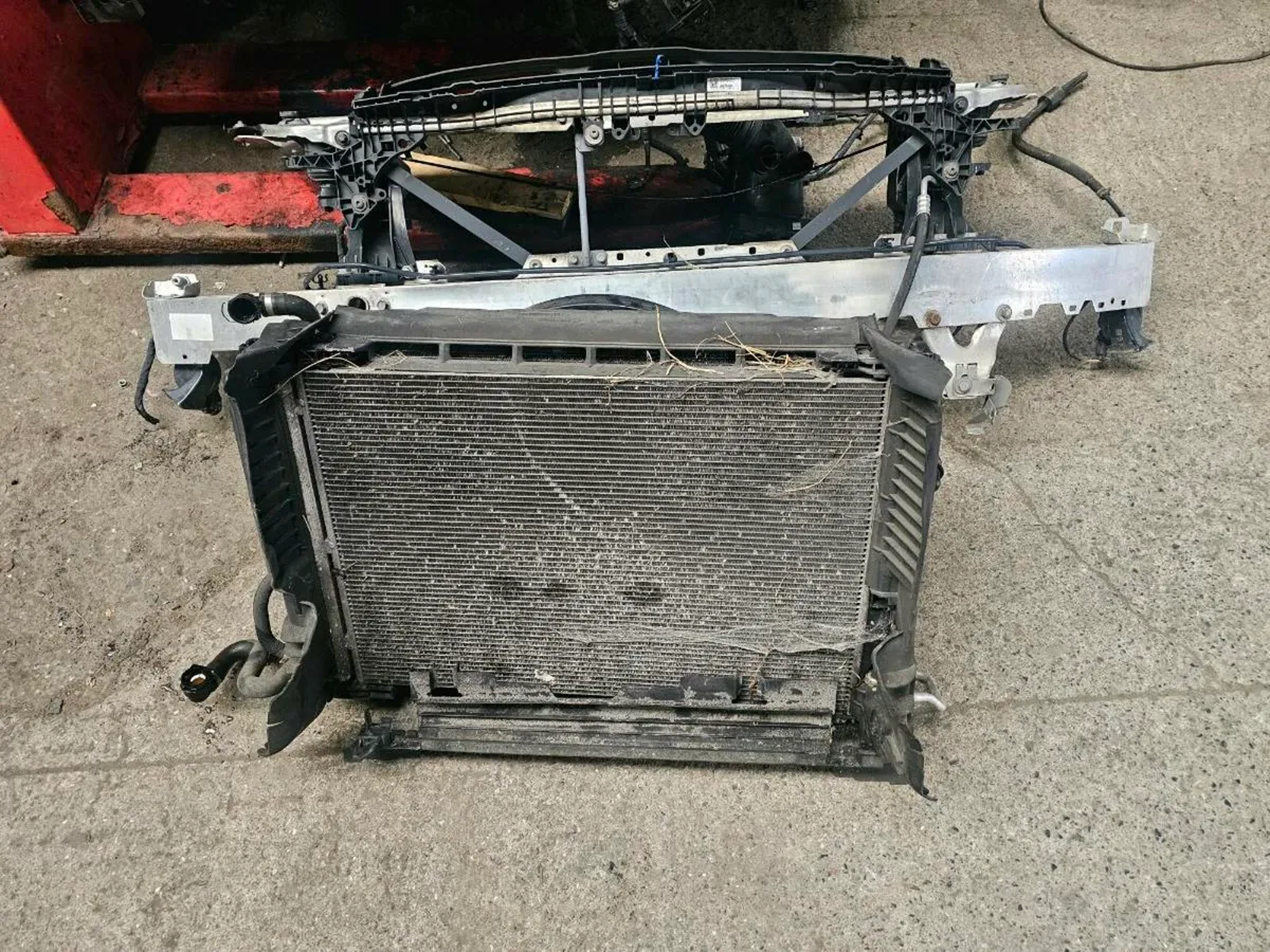 2019 mercedes w213 front panel - Image 2