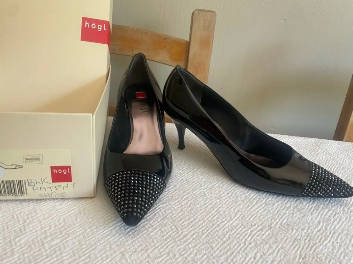 Hogl black patent leather shoe with Swarovski elements