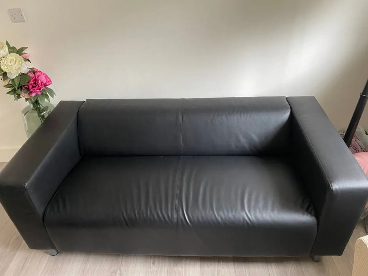 Black leather couch new (+ 2 used armchairs, in good condition) - Image 1