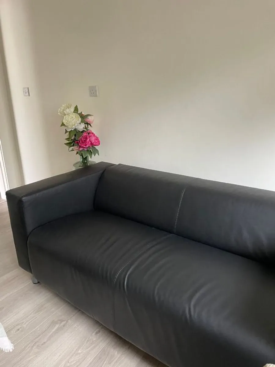 Black leather couch new (+ 2 used armchairs, in good condition) - Image 2