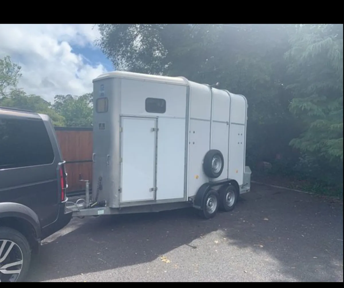 Ifor Williams 510 Horsebox - Image 1