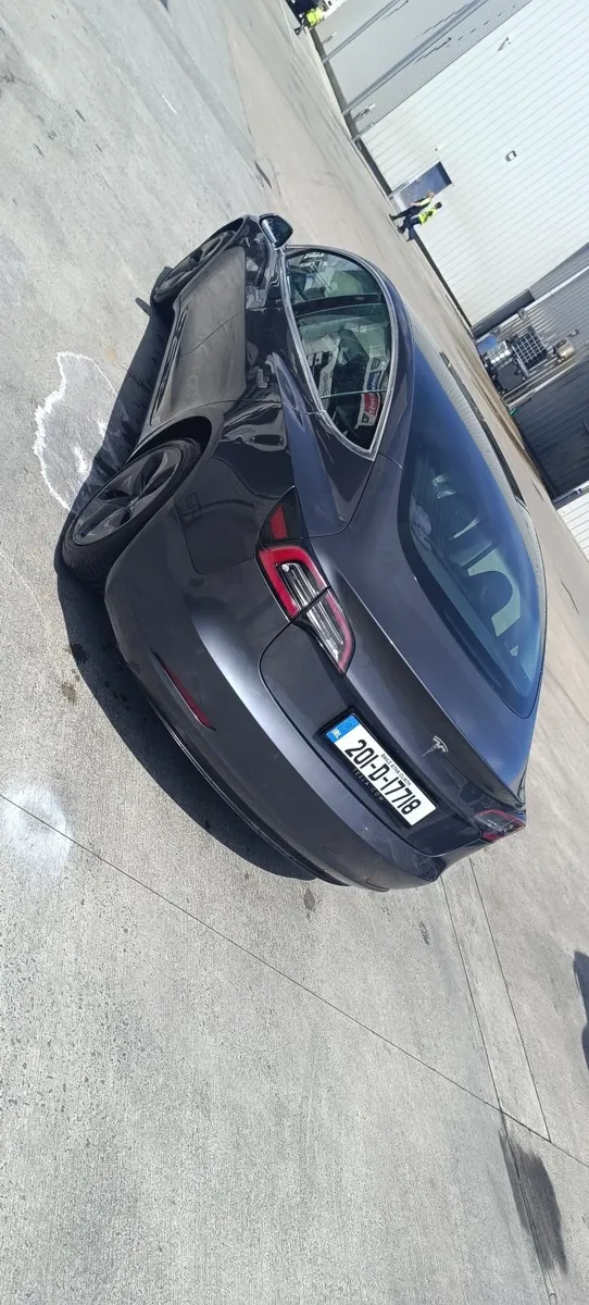 Tesla Model 3 2020 - Image 3