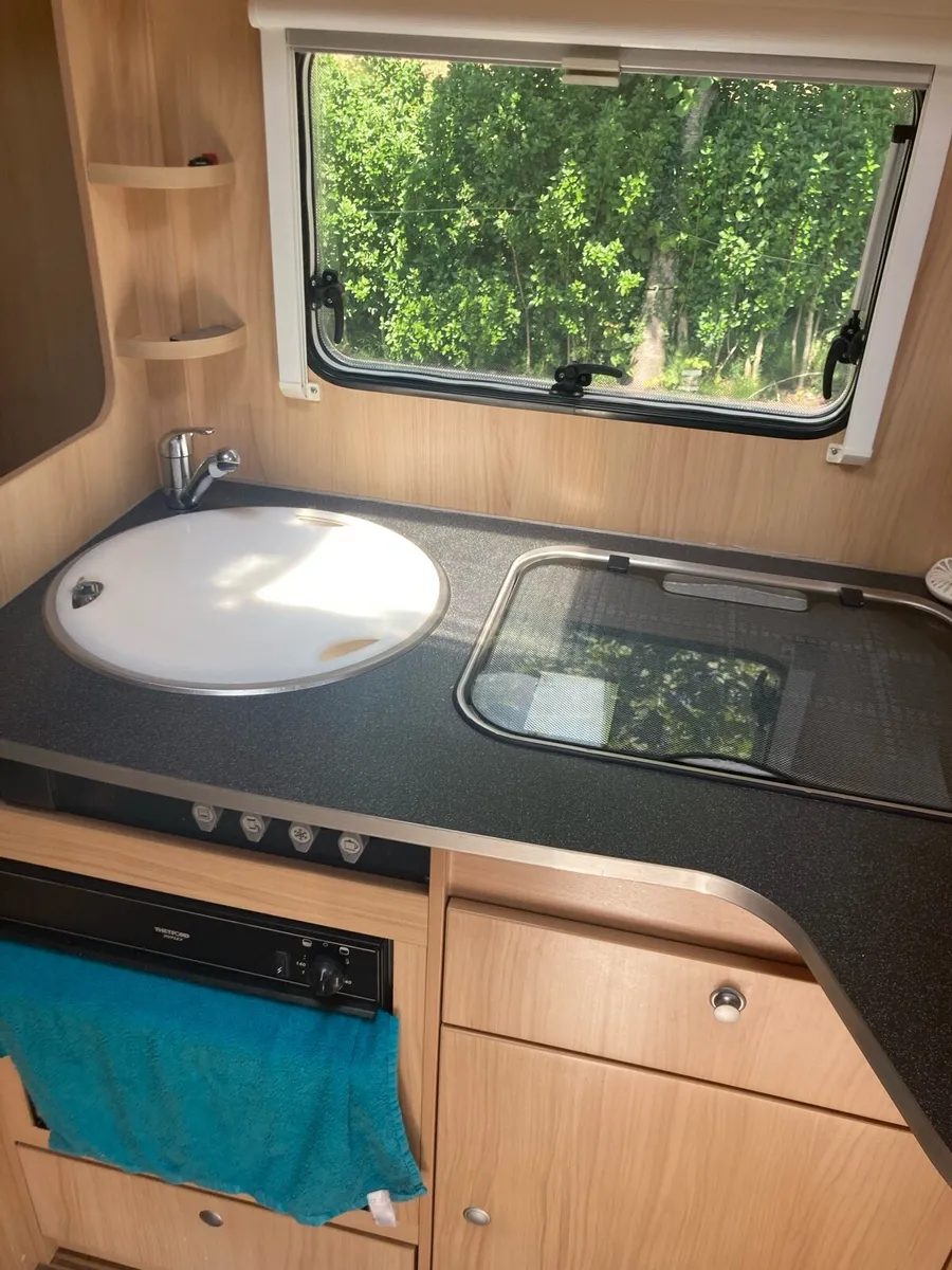Beautiful low profile camper - Image 3