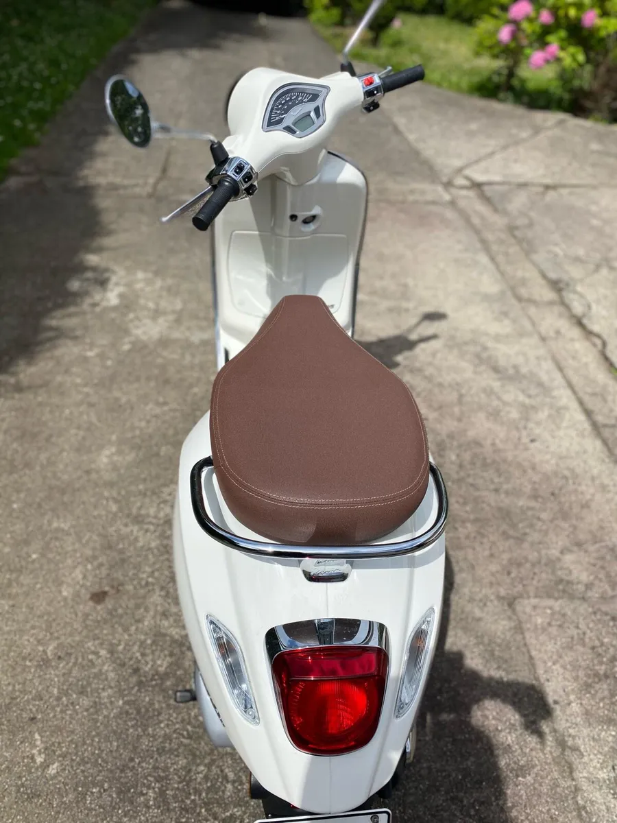 Vespa Primavera 125 - Image 3