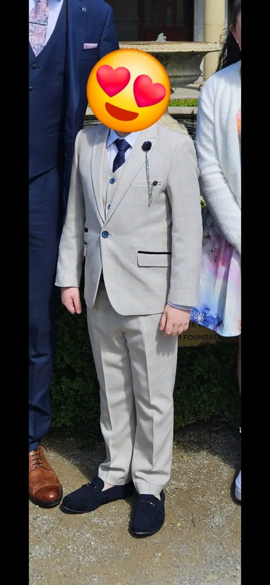 Cavani beige 3 piece suit size 9 - Image 1