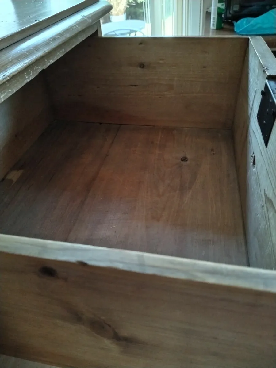Old Pinewood chest of drawers - Image 4