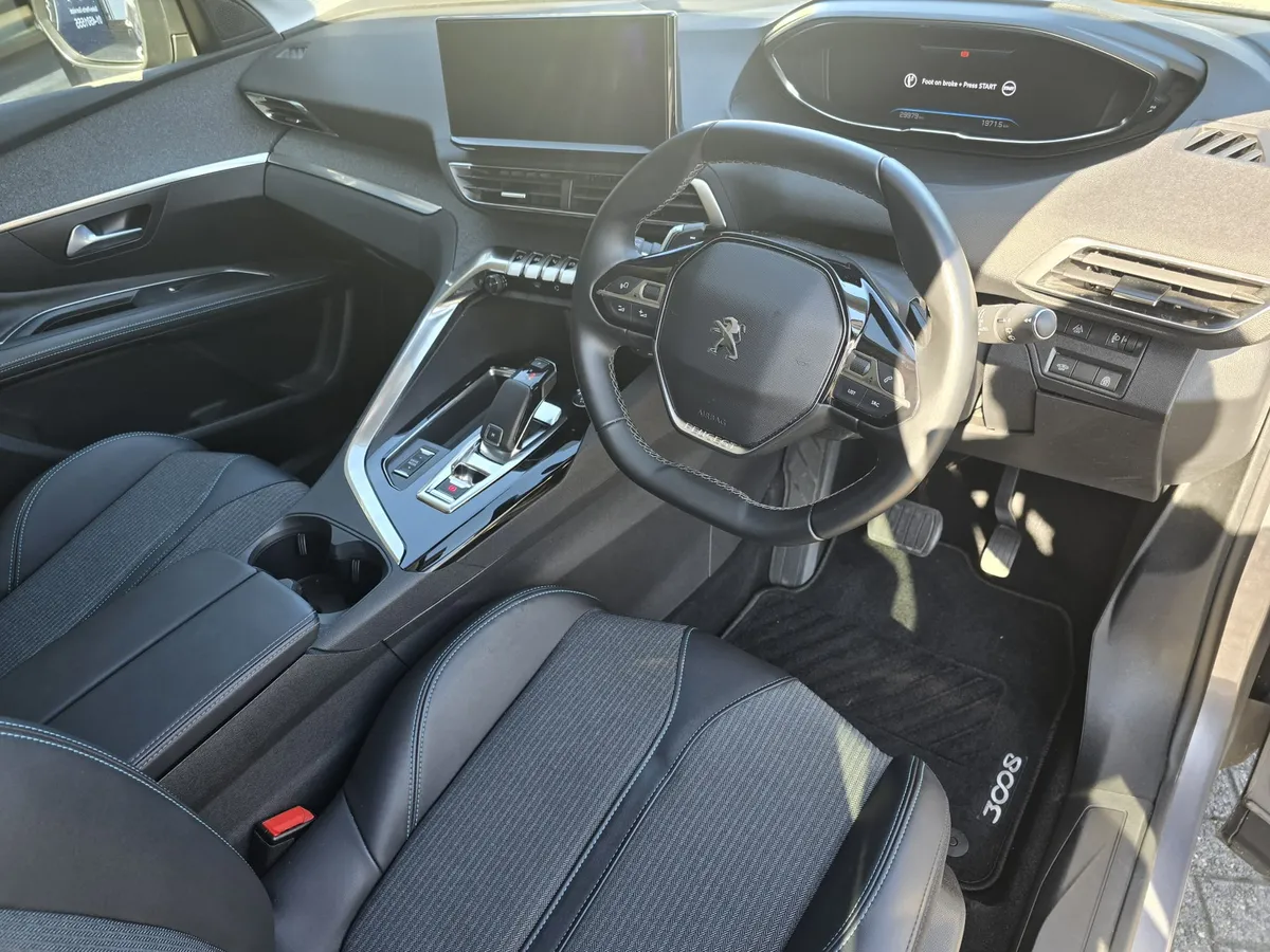 2022 Peugeot 3008 Allure 1.2 Automatic - Image 3