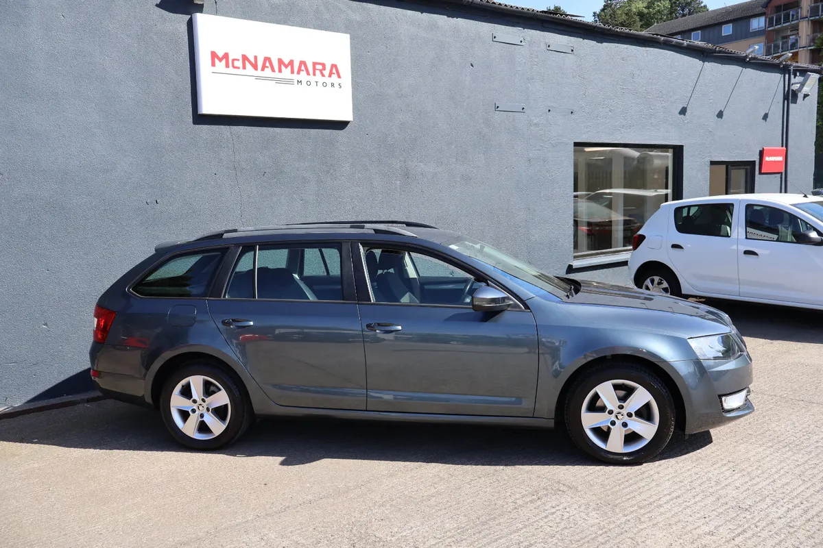 Skoda Octavia Combi 1 Owner Only 67000Km - Image 2