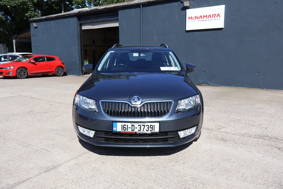 Skoda Octavia Combi 1 Owner Only 67000Km - Image 4