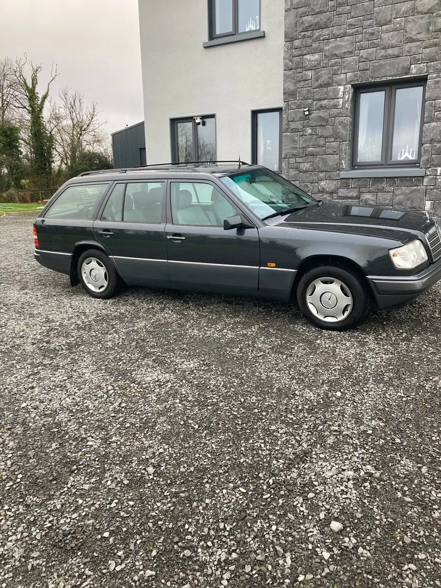 Mercedes-Benz E220 W124 Estate 7 seater - Image 1