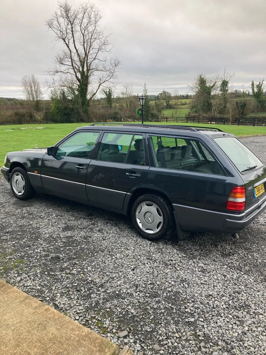 Mercedes-Benz E220 W124 Estate 7 seater - Image 2