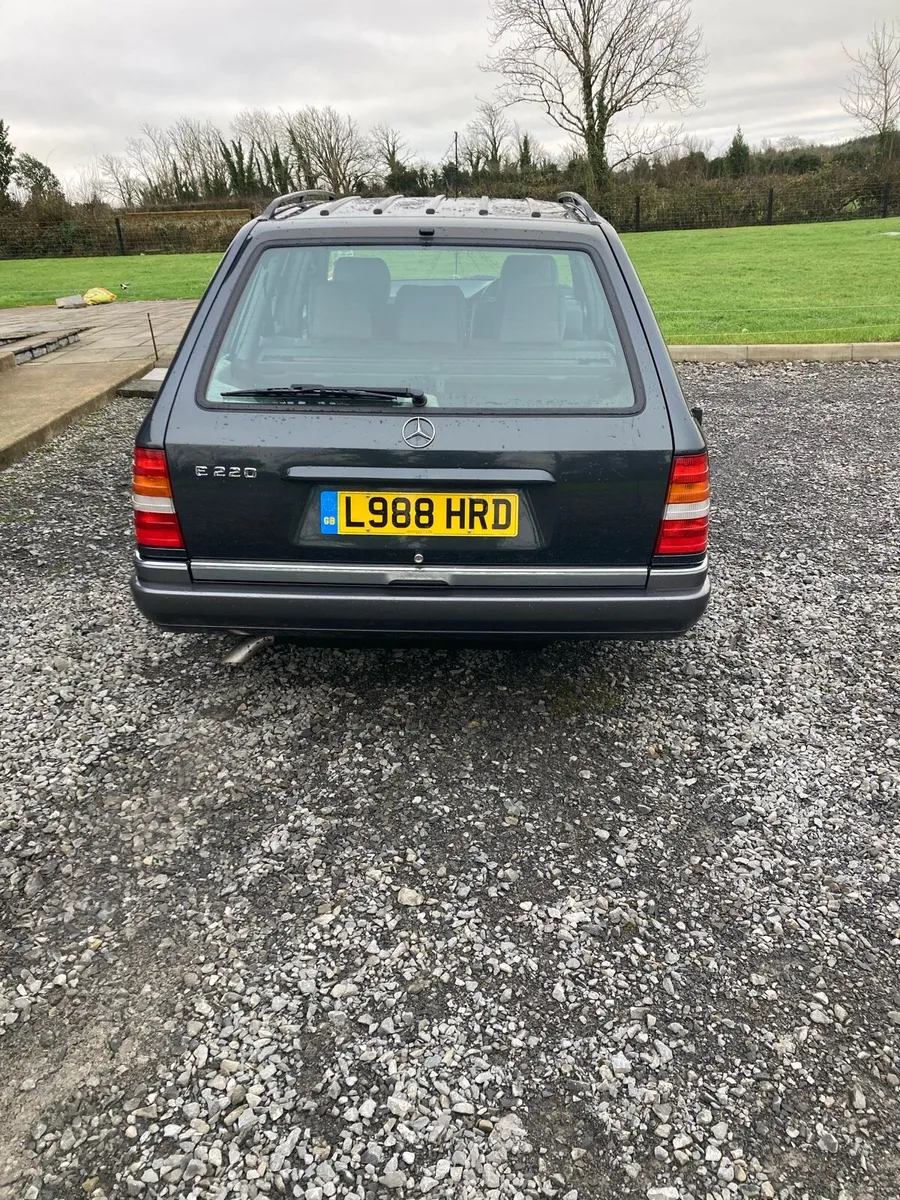 Mercedes-Benz E220 W124 Estate 7 seater - Image 3