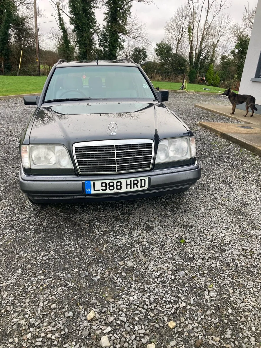 Mercedes-Benz E220 W124 Estate 7 seater - Image 4
