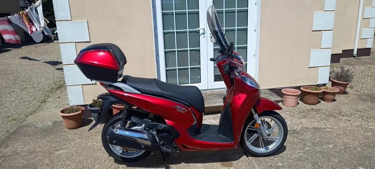 Honda SH300i 2019 - Image 1
