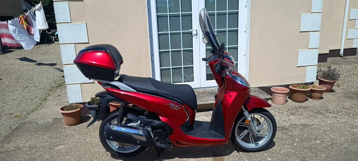 Honda SH300i 2019 - Image 2