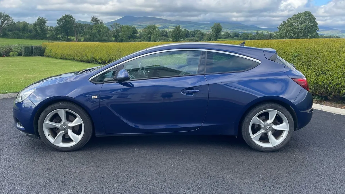 152 Opel Astra GTC 2L - Image 4