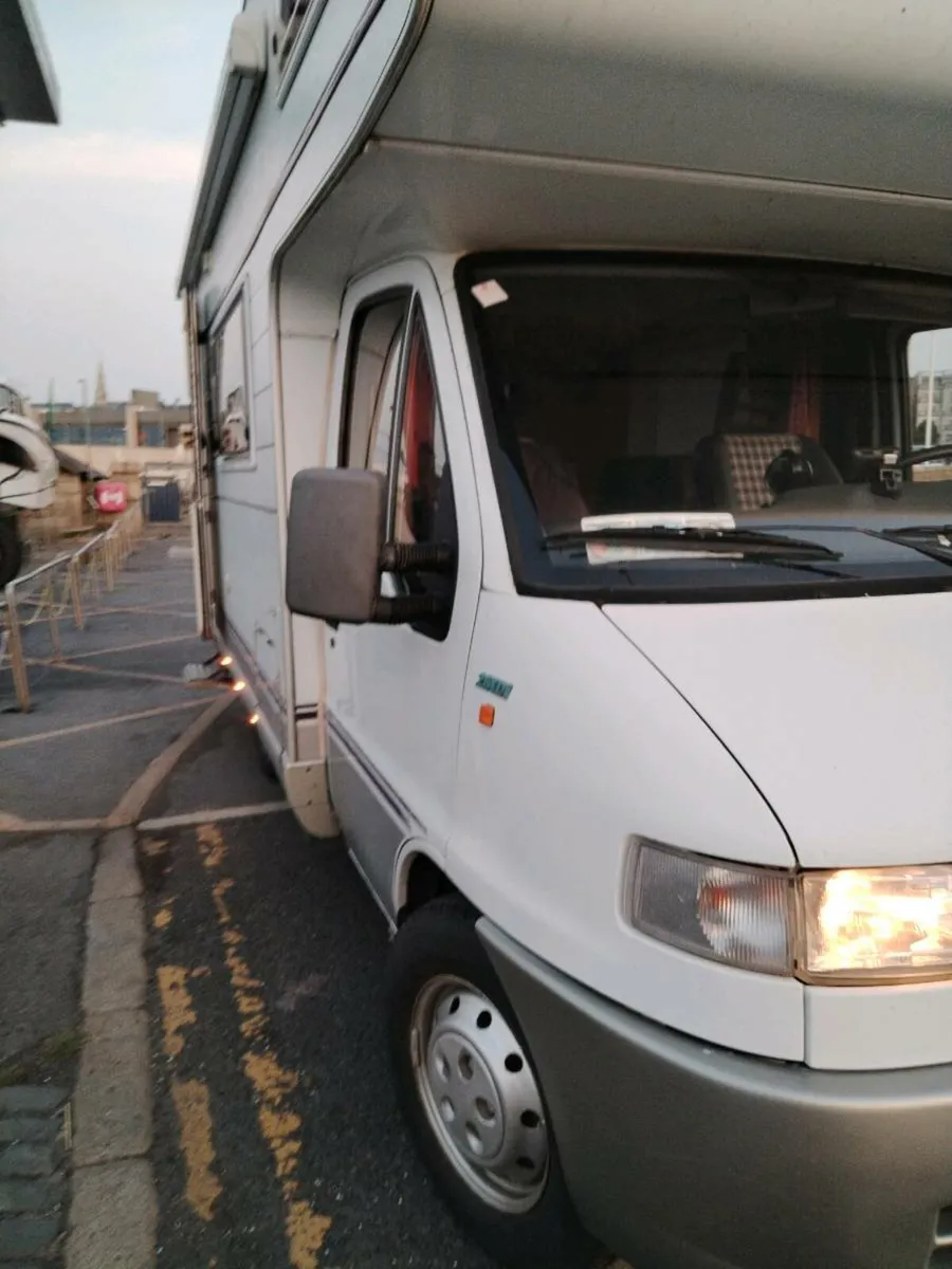 Hymer camper - Image 4