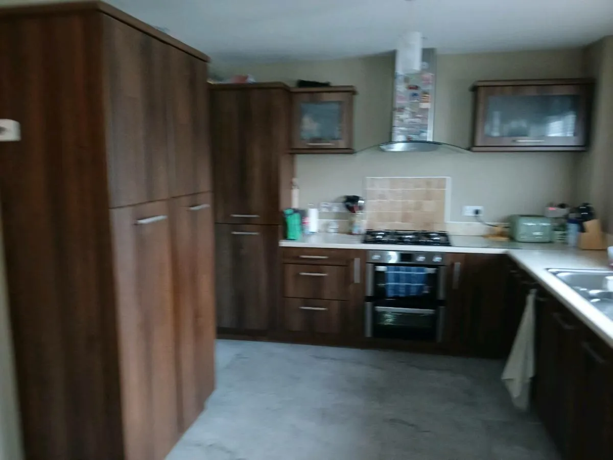 Kitchen units - Image 1