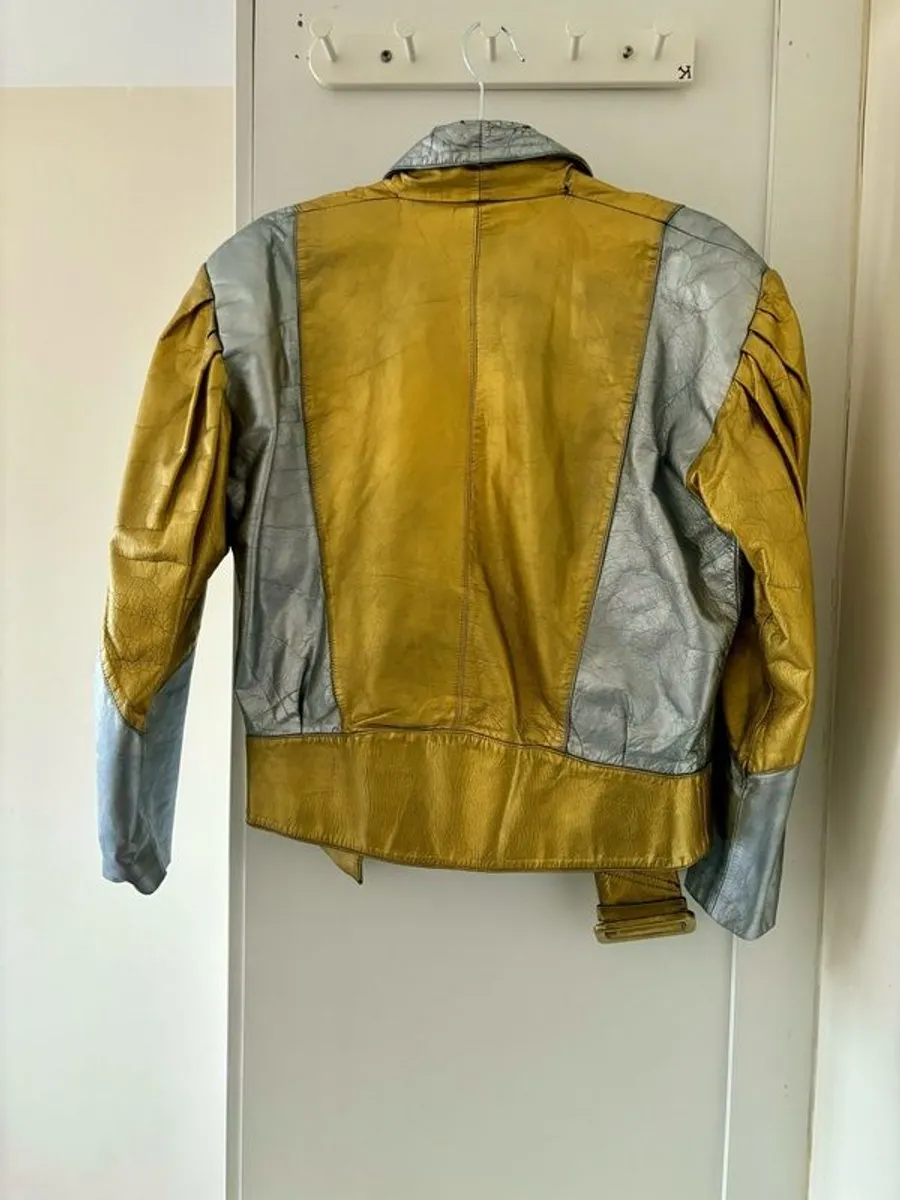 Vintage 80s gold & silver jacket in good condition - Image 3