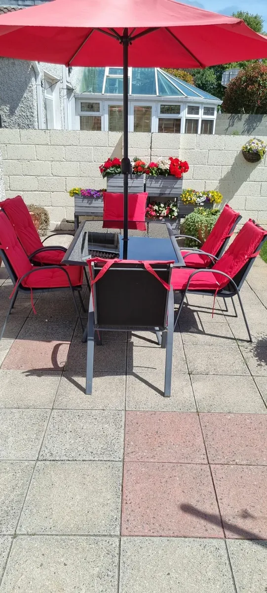 Patio Table with 6 Chairs - Image 1