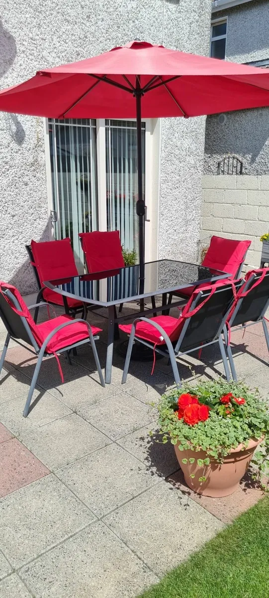 Patio Table with 6 Chairs - Image 3