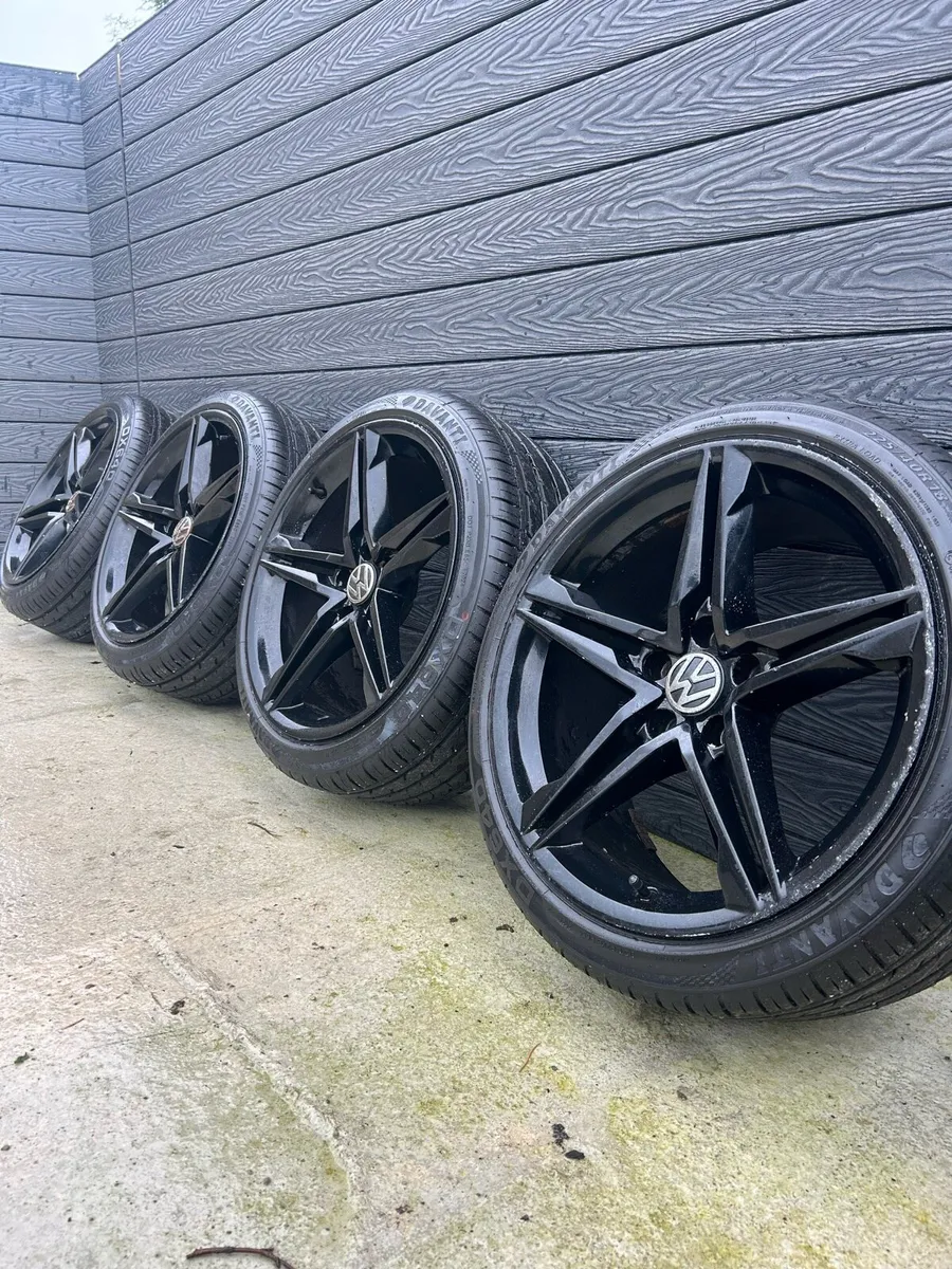 18” VOLKSWAGEN GOLF ALLOY WHEELS & TYRES - Image 1