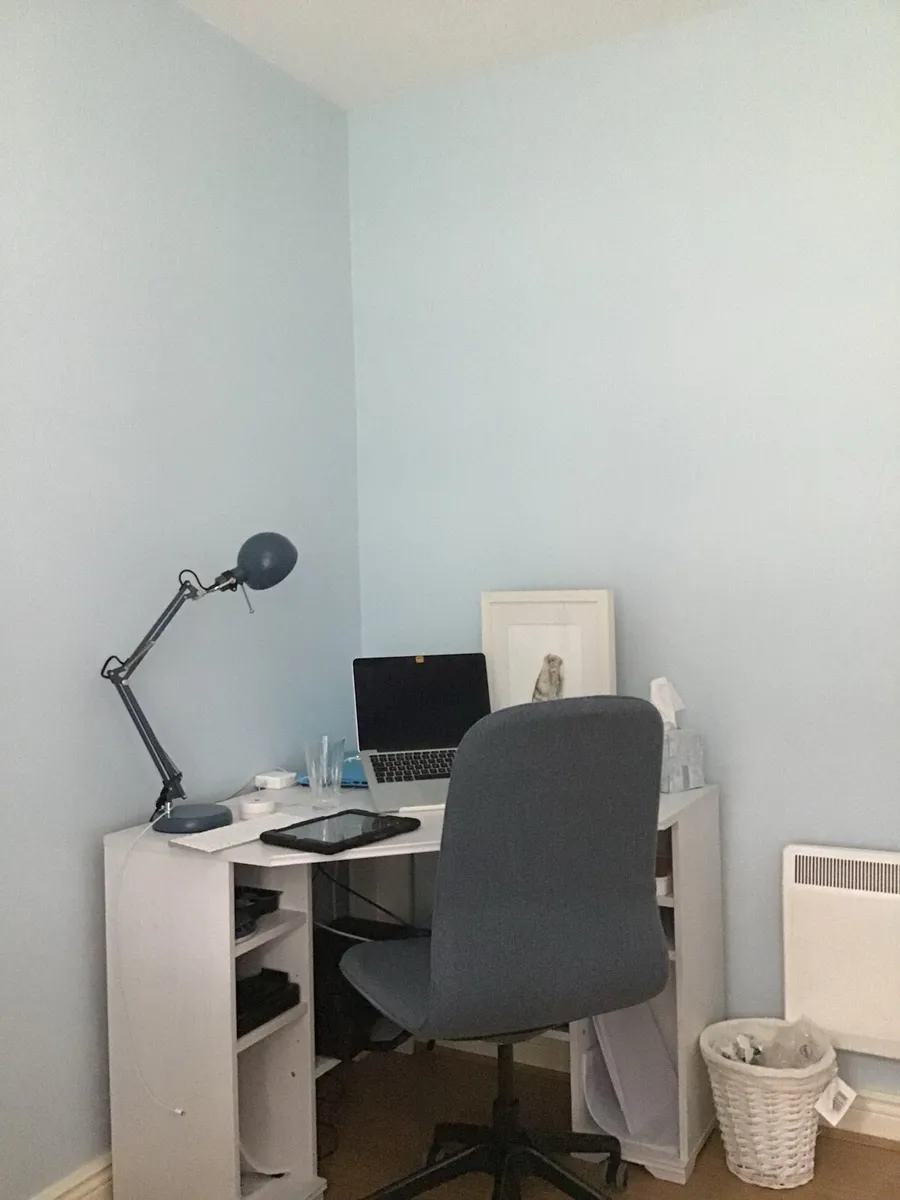 Corner office desk - Image 1