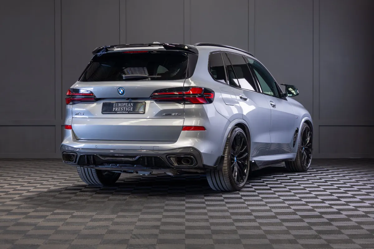 2025 BMW X5 X-Drive 50e M-Sport - Image 3