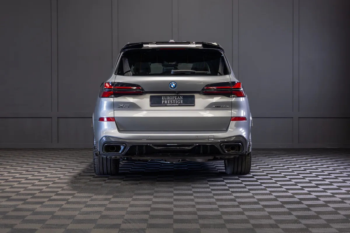 2025 BMW X5 X-Drive 50e M-Sport - Image 4