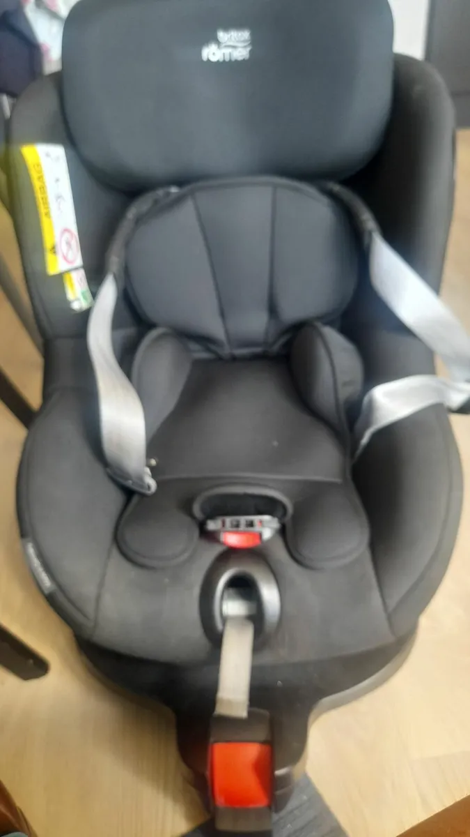 Children's car seat - Image 1