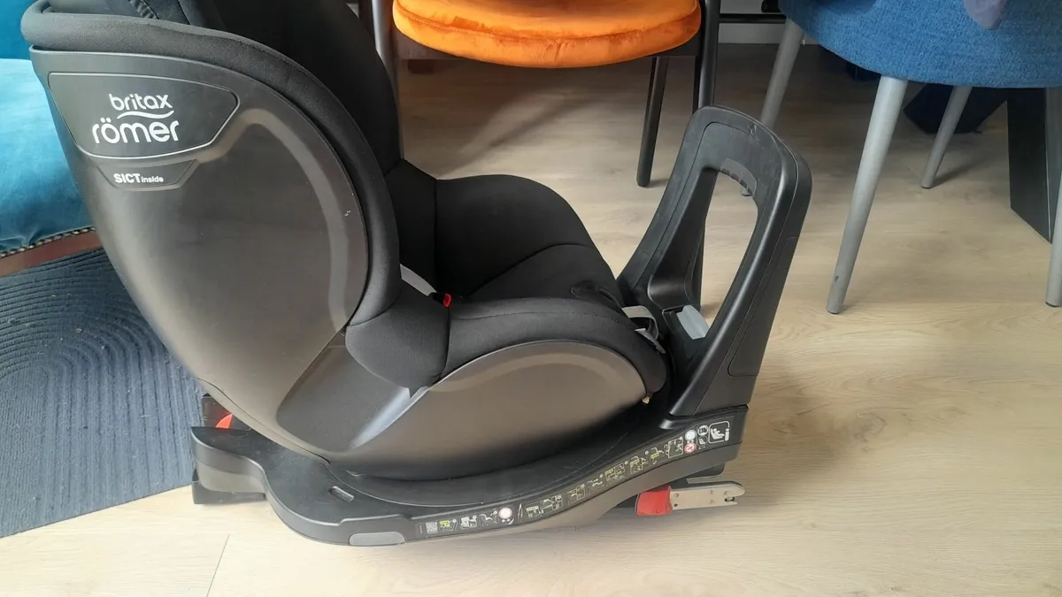 Children's car seat - Image 2