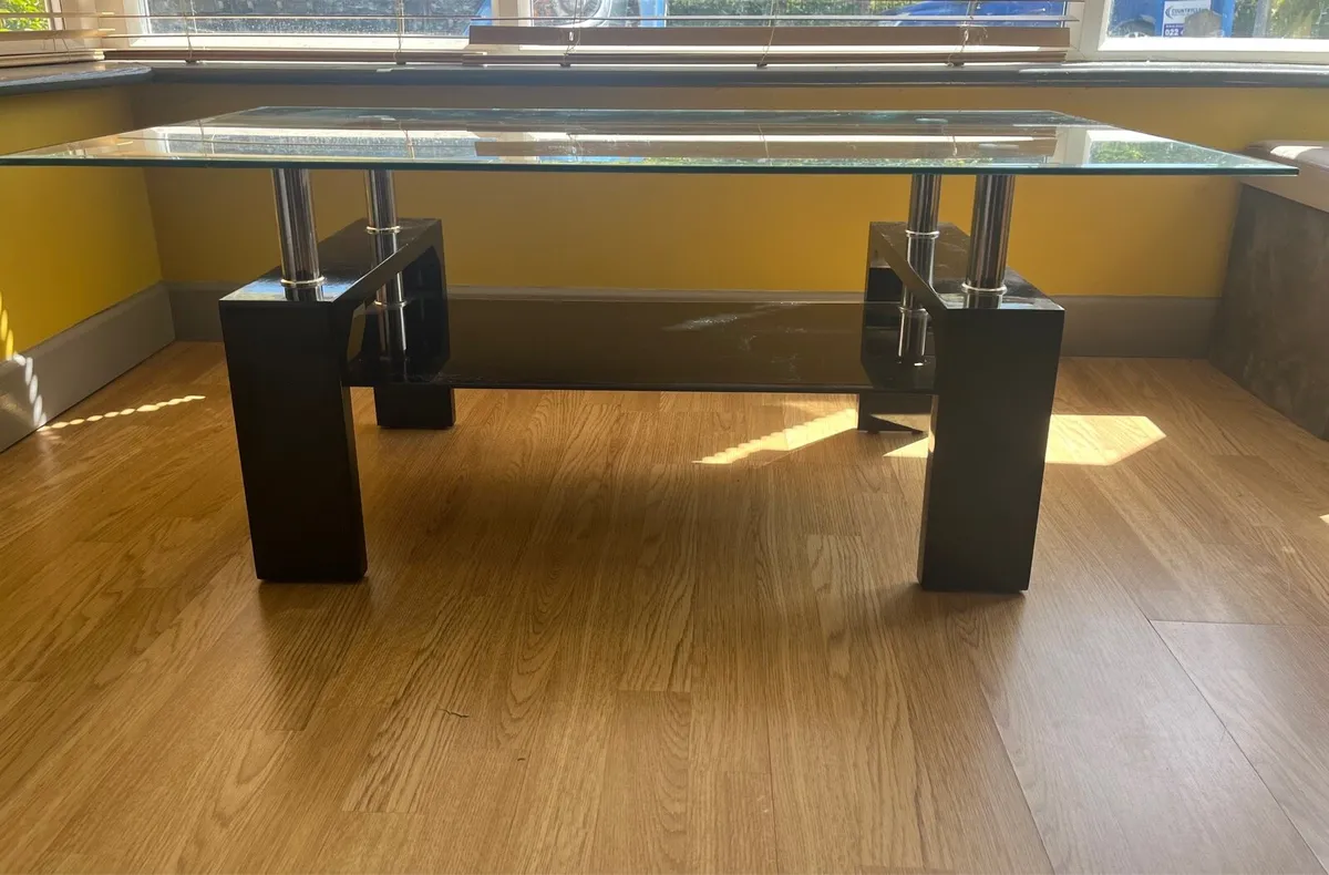 Glass coffee table - Image 1
