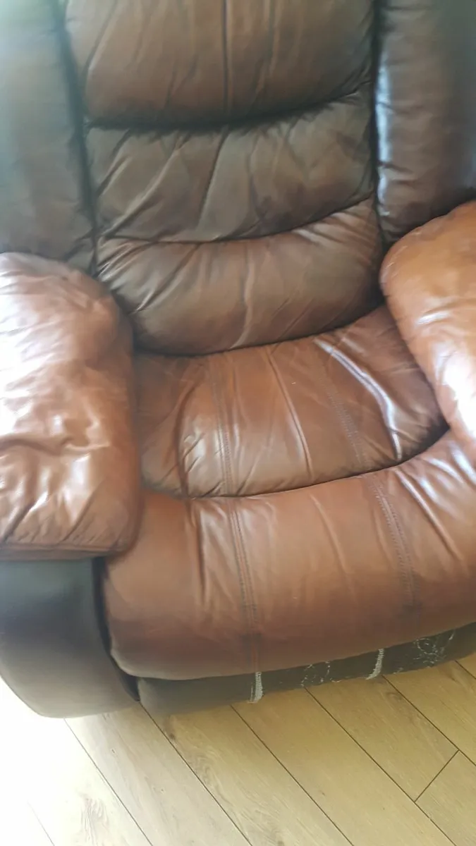 Leather couch - Image 4